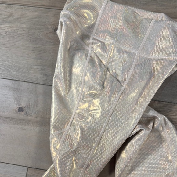 Fabletics Oasis High Waisted Leggings Gold Hologram NWT - Picture 11 of 16
